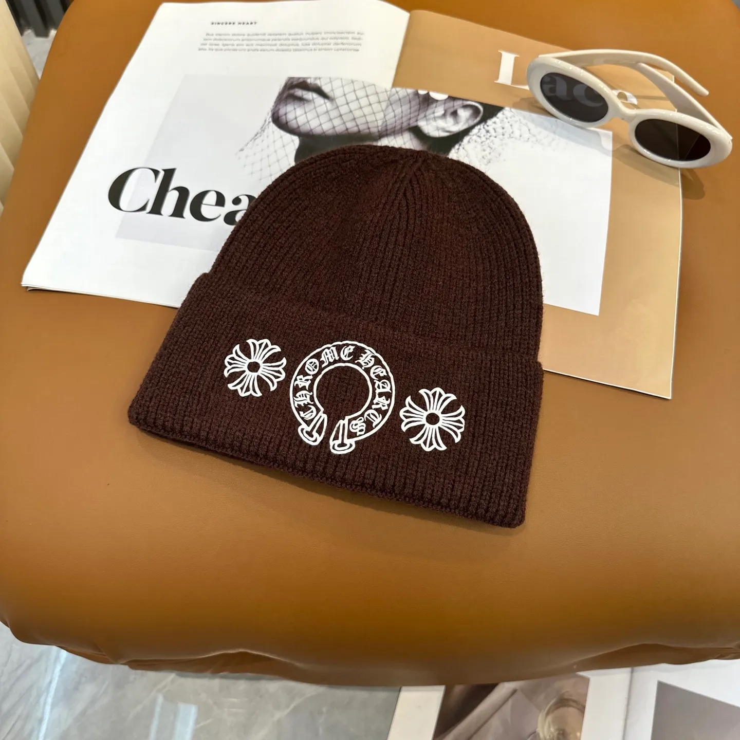 P50 🤍Chrome hearts new autumn and winter cross knitted hat🧶 One of the must-have hats in autumn and winter~ It really looks good on whoever wears it~, it is also a perfect match in black and white and gray in autumn~